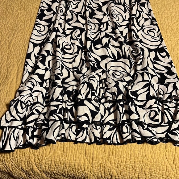 Dress size medium - Picture 4 of 5